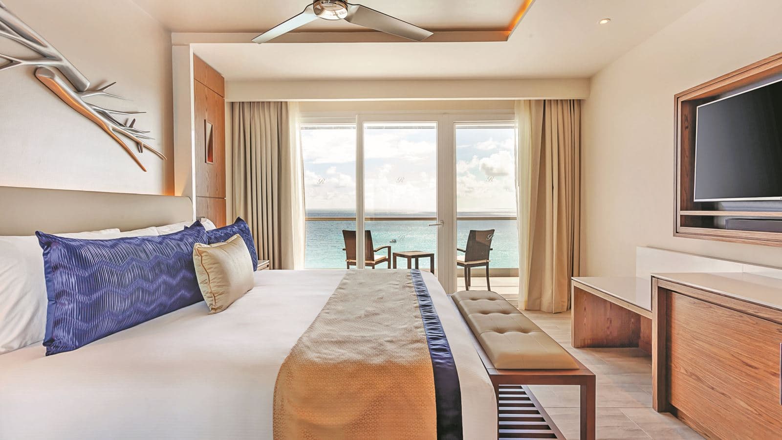 rooms-luxury-suite-sunset-view