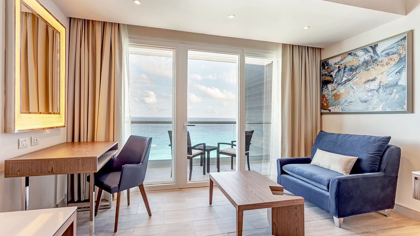 rooms-luxury-presidential-one-bedroom-suite-sunset-view-diamond-club