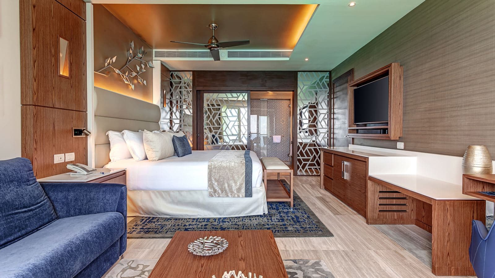 rooms-luxury-chairmans-two-bedroom-suite-ocean-front-diamond-club