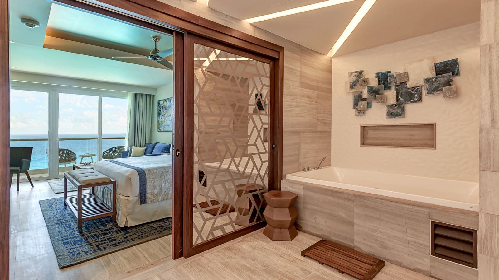 rooms-luxury-chairmans-two-bedroom-suite-ocean-front-diamond-club