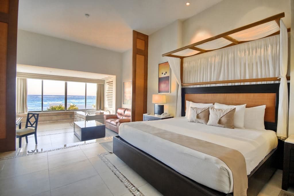 rooms-luxury-jacuzzi-suite-garden-view