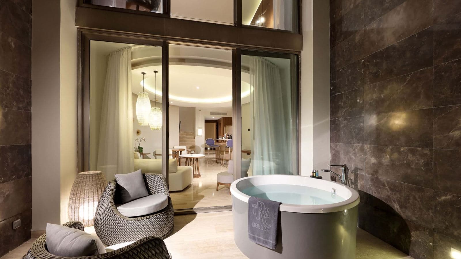 rooms-loft-suite-jacuzzi-terrace