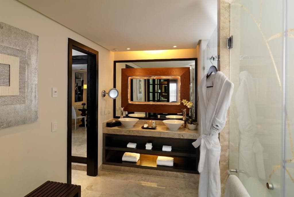 rooms-master-suite--nature-view