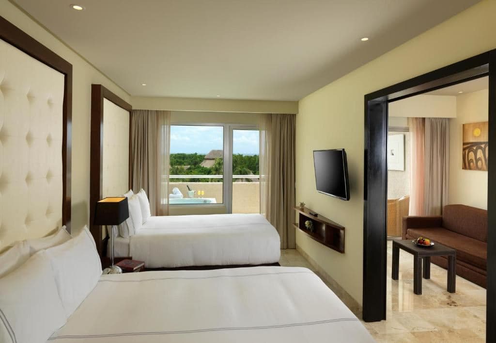 rooms-two-bedroom-master-suite