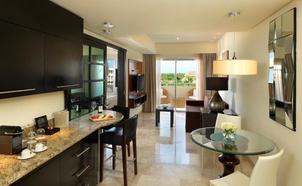 rooms-two-bedroom-master-suite