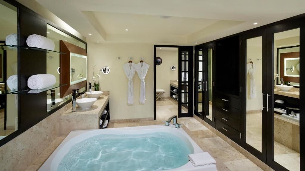 rooms-two-bedroom-master-suite