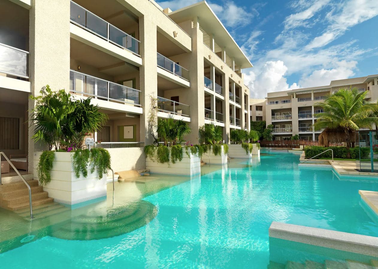 rooms-family-concierge-suite-swim-up
