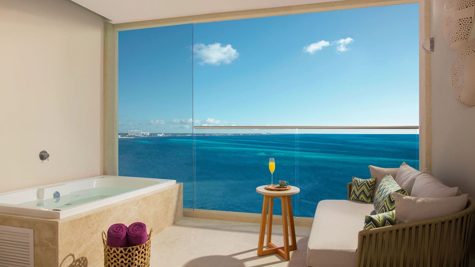 rooms-xhale-club-junior-suite-upper-ocean-front