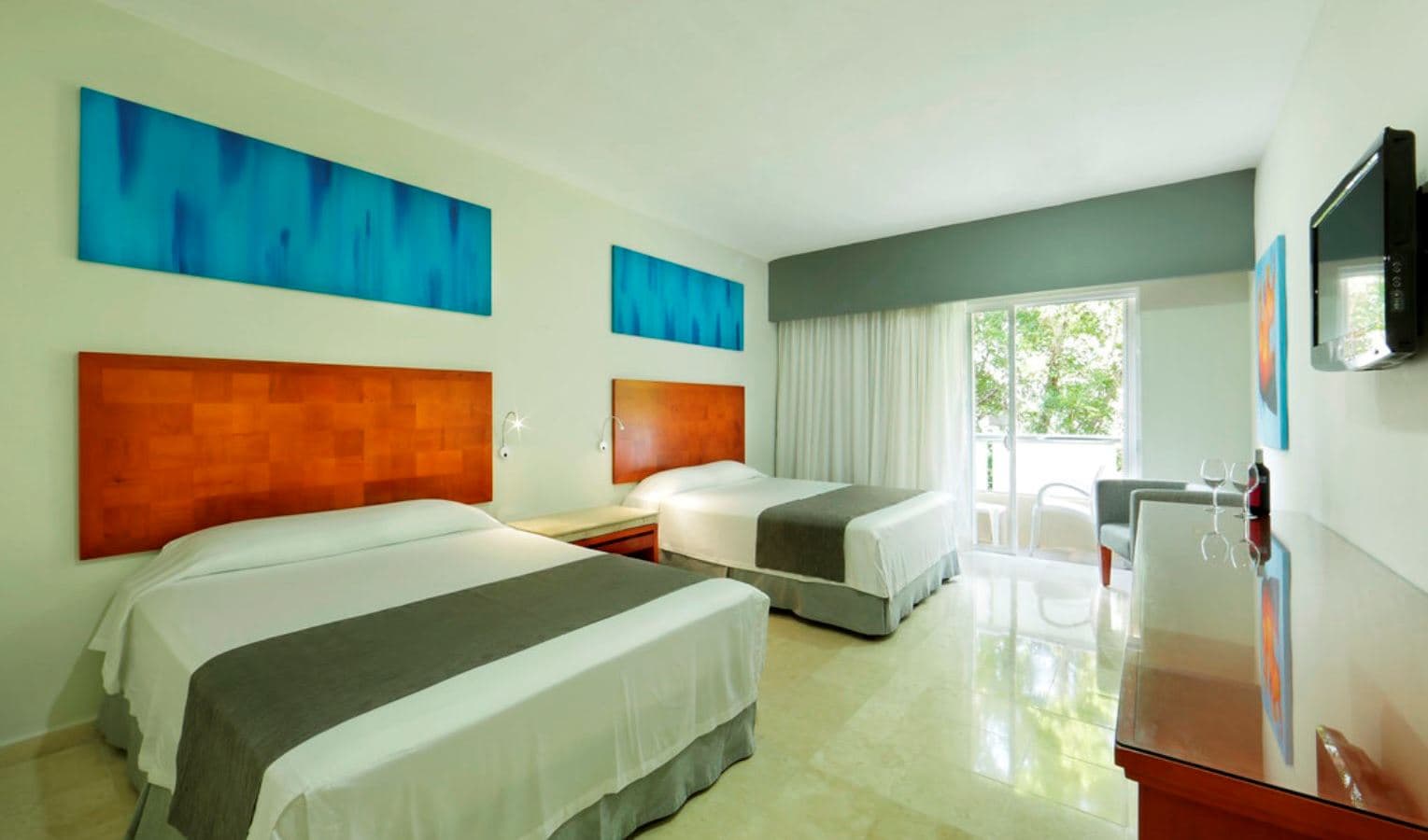 rooms-deluxe-room