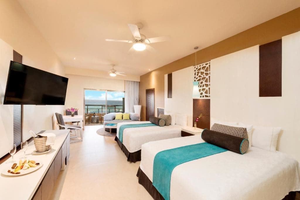 rooms-oceanfront-swim-up-suite