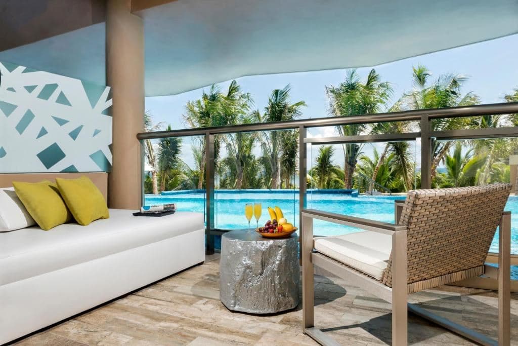 rooms-oceanfront-pool-swim-up-suite