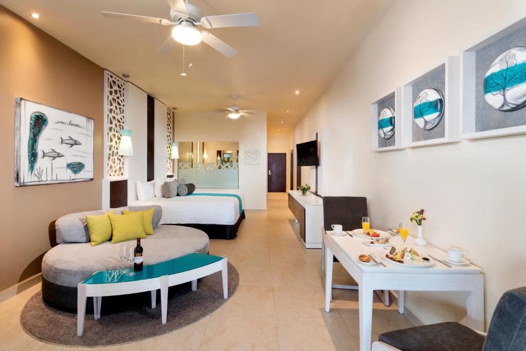 rooms-oceanfront-pool-swim-up-suite