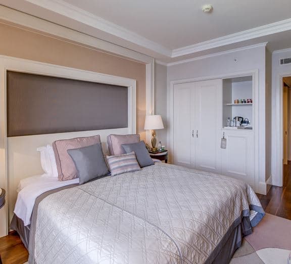 PREMIUM TWIN SEAVIEW MAIN BUILDING (NO BALCONY) Номера