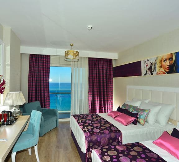 DELUXE ROOM SEA VIEW Номера