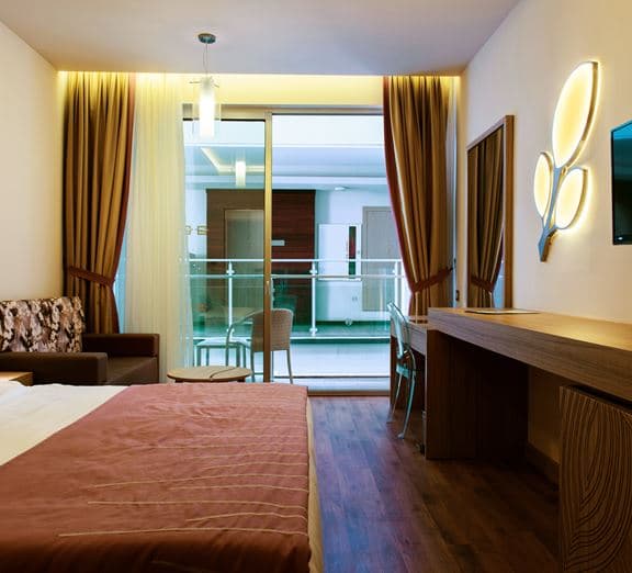 ECONOMY ROOM WITH BALCONY / TERRACE Номера