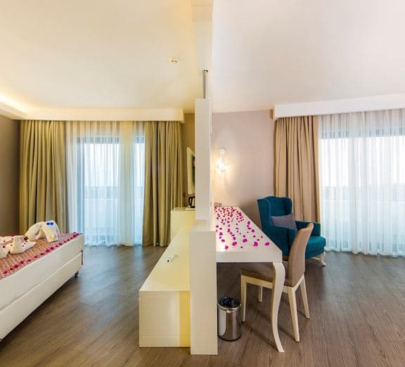 JUNIOR SUITE Номера