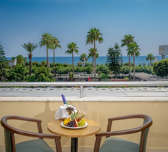 STANDARD ROOM WITH BALCONY SIDE SEA VIEW Номера