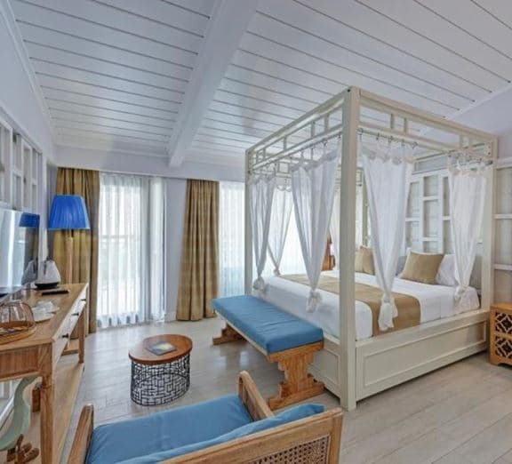 DELUXE ROOM SEA SIDE VIEW Номера