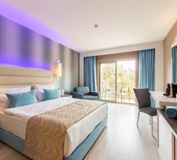 SUITE CLASSIC MAIN BUILDING FOR FAMILY Номера
