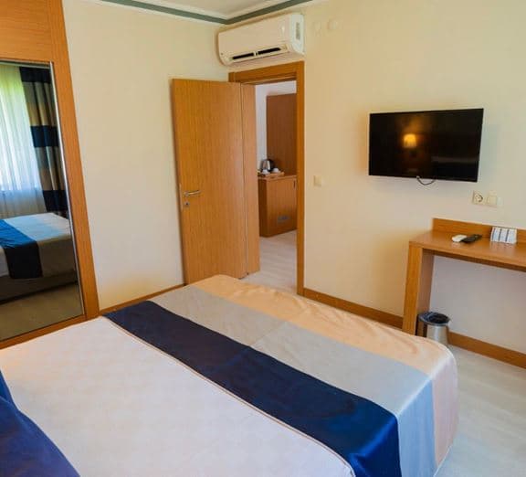 FAMILY ROOM WITH 2 BEDROOMS TYPE C Номера