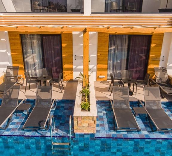 DELUXE SWIM UP FAMILY ROOM WITH BUNK BED Номера