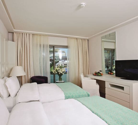 DELUXE ROOM GARDEN VIEW Номера