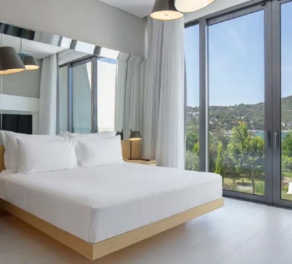 King Deluxe Room with Partial Sea View Номера