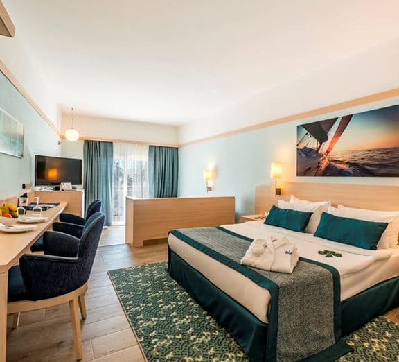 Large Room Номера