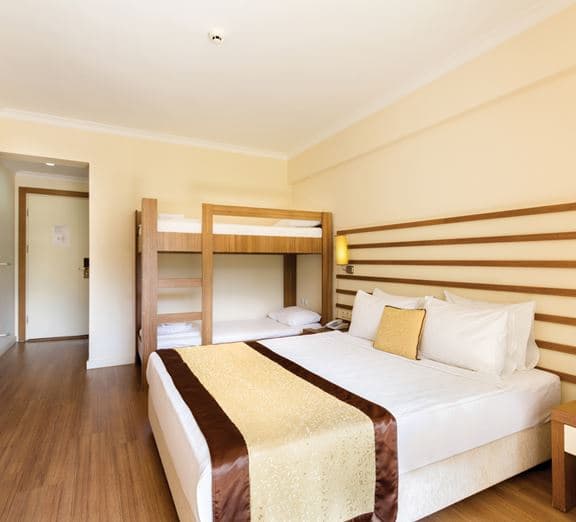 FAMILY 1 BEDROOM BALCONY ROOM Номера