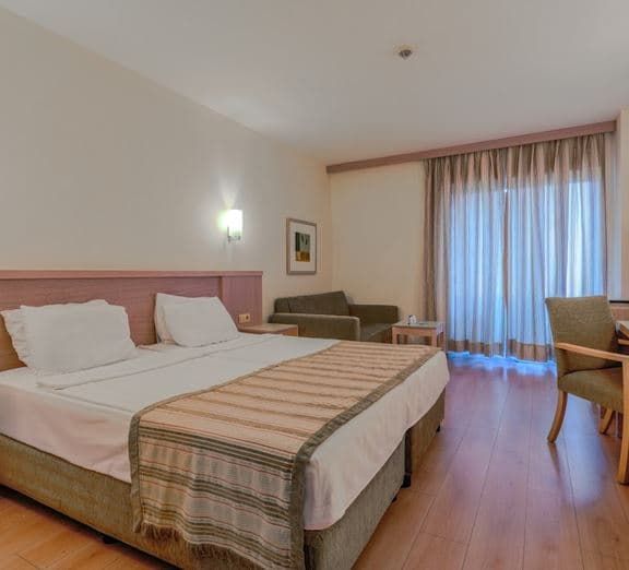 STANDARD ROOM SIDE SEA VIEW WITH BALCONY Номера