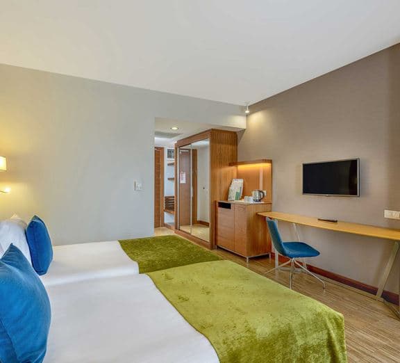 MAIN BUILDING SUPERIOR STANDARD ROOM WITH LAND VIEW Номера