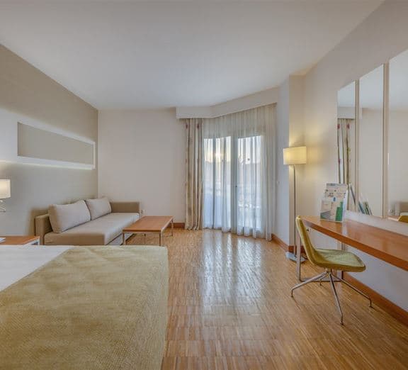 JUNIOR SUITE Номера