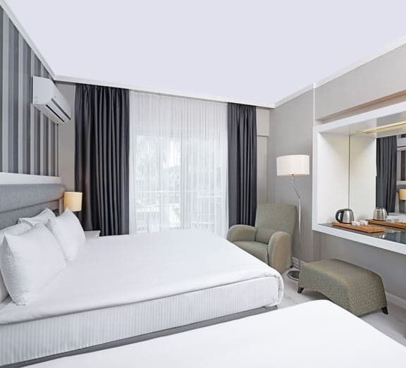 SUPERIOR ROOM POOL VIEW Номера