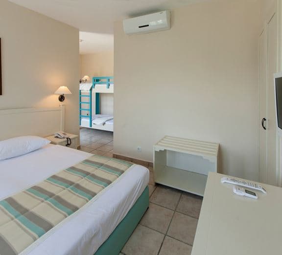 CLUB JUNIOR FAMILY ROOM WITH BUNKBED Номера