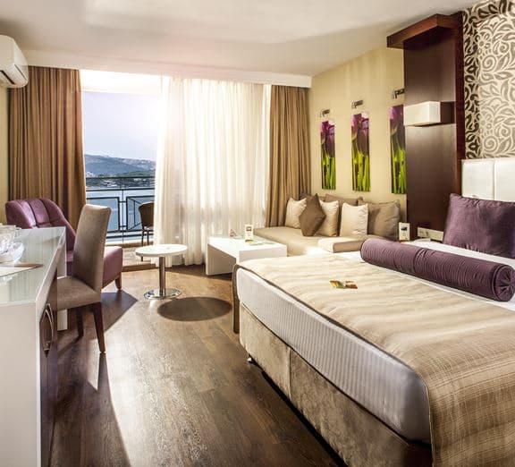 MAIN BUILDING DELUXE ROOM LAKE VIEW Номера