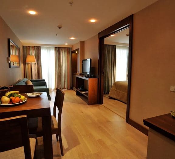 DELUXE 1 BEDROOM SUITE WITH BALCONY Номера