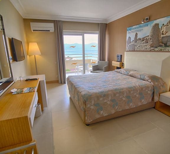 STANDARD ROOM SIDESEAVIEW BALCONY OR TERRACE Номера