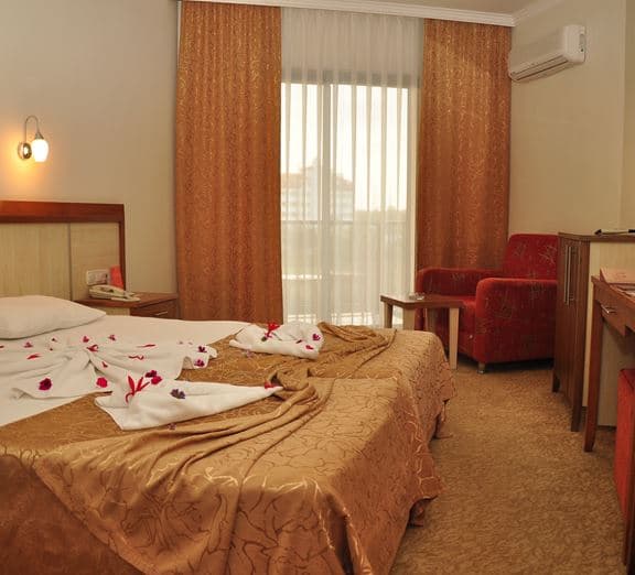 STANDARD ROOM WITH BALCONY Номера