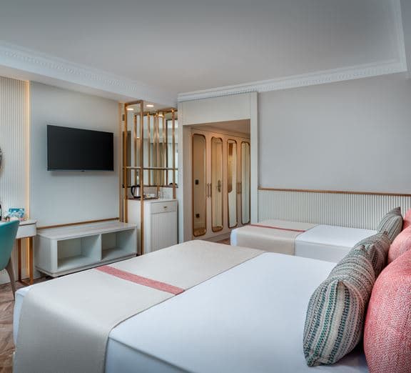 STANDARD ROOM LAND VIEW WITH BALCONY Номера