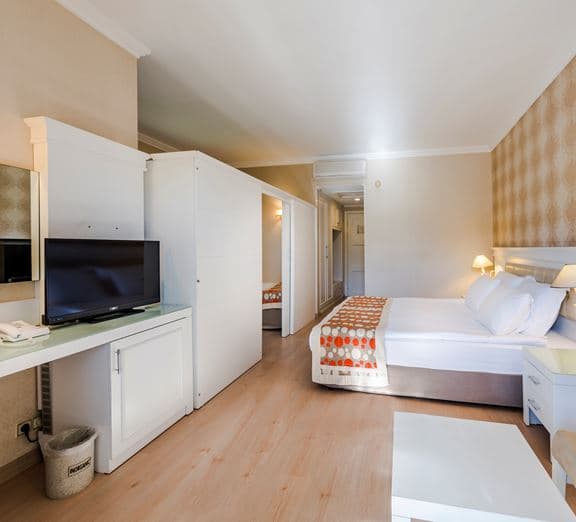 Large Room Номера