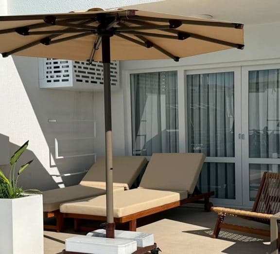 DELUXE POOL VIEW ROOM Номера