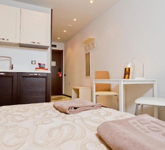 Standard Apartment (LateralSeaView, Balcony) Номера