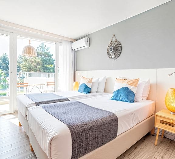 TWIN SUPERIOR ROOM (BALCONY) Номера