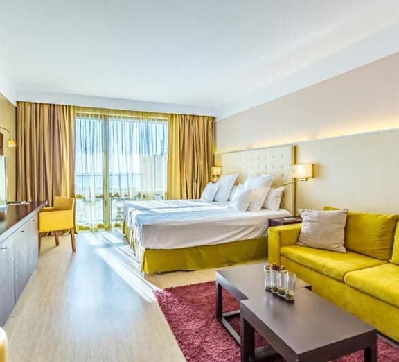 DOUBLE DELUXE ROOM (BALCONY) Номера