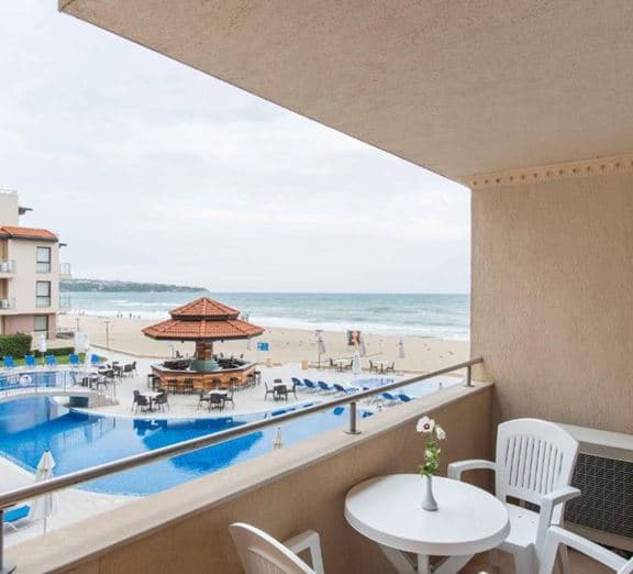 Standard Apartment (PoolView, Balcony or Terrace) Номера