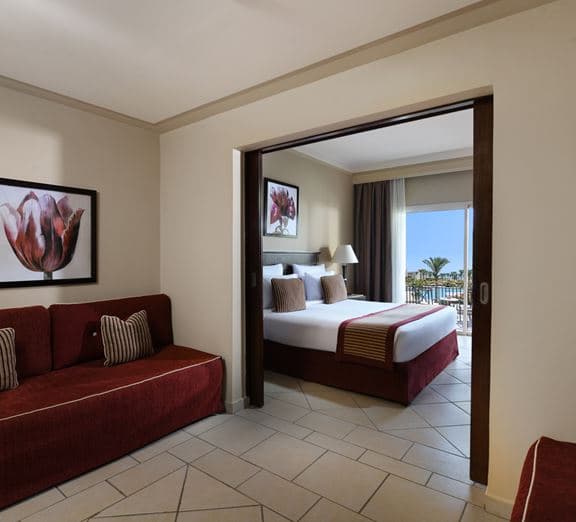 DELUXE ROOM POOL VIEW Номера