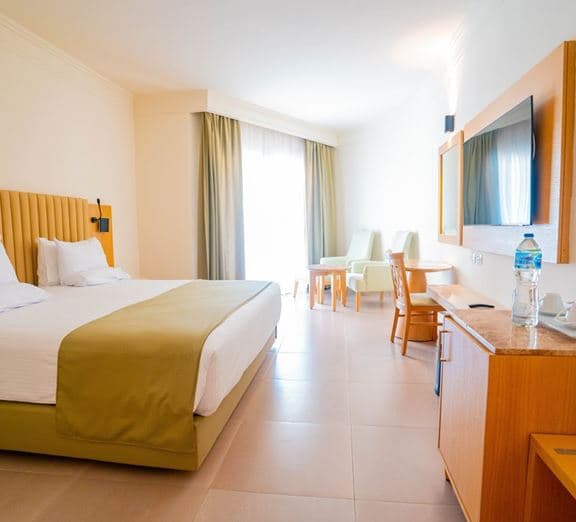 SUPERIOR ROOM POOL VIEW Номера