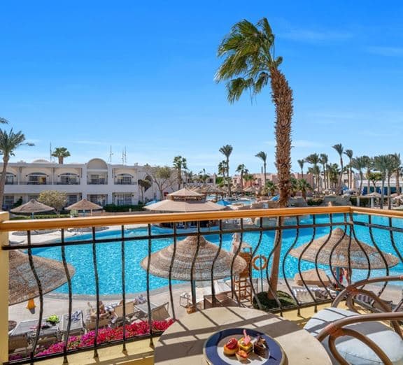 Deluxe Renovated Pool View Room Номера