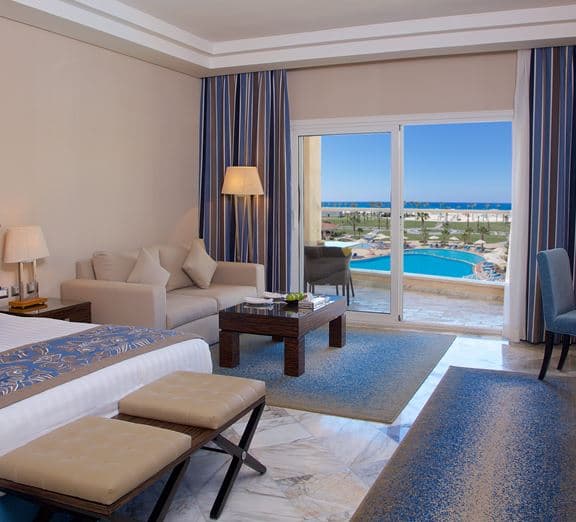 DELUXE ROOM POOL AND SEA VIEW Номера