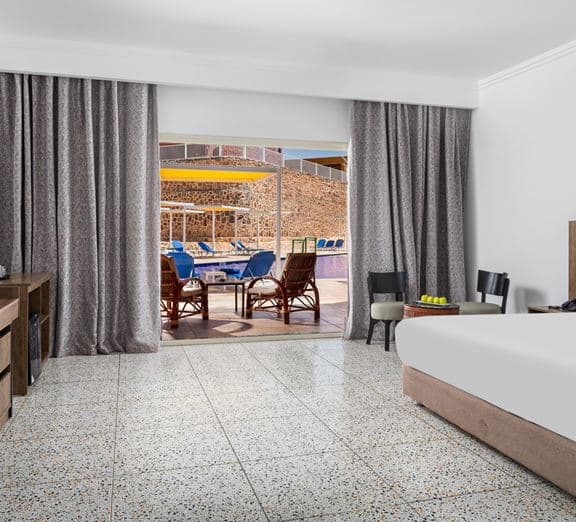 Superior Room Pool View Номера